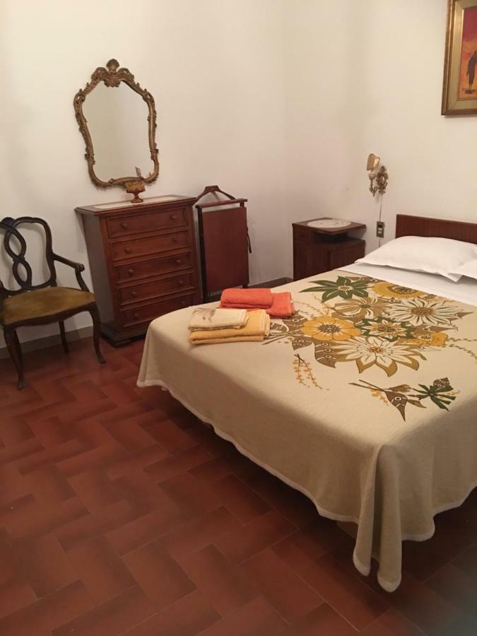Casa Degli Zii Appartamento Letizia Luni Exteriör bild
