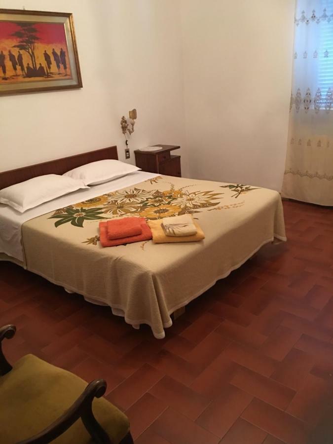 Casa Degli Zii Appartamento Letizia Luni Exteriör bild